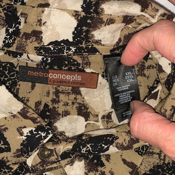 Metro concepts short sleeves shirt bottoms down, size XXL. - Picture 7 of 7